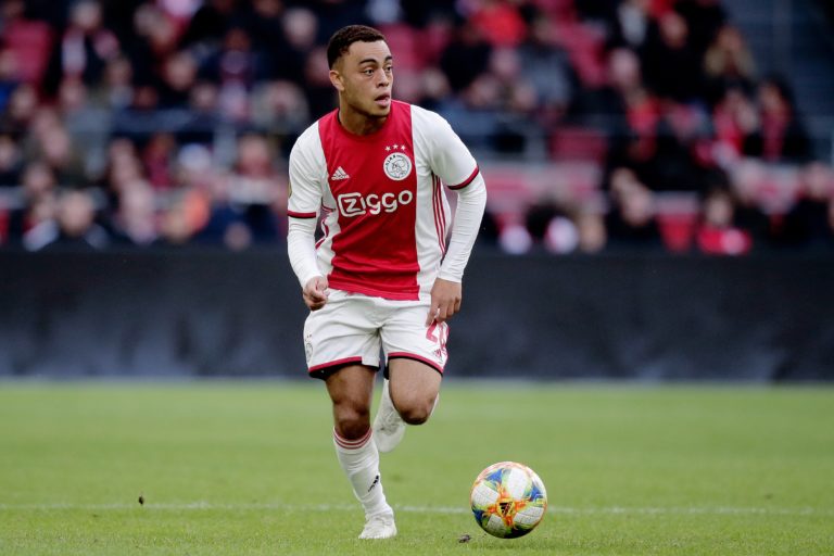 ‘FC Bayern offered €20 million for Dest, Ajax wants more’